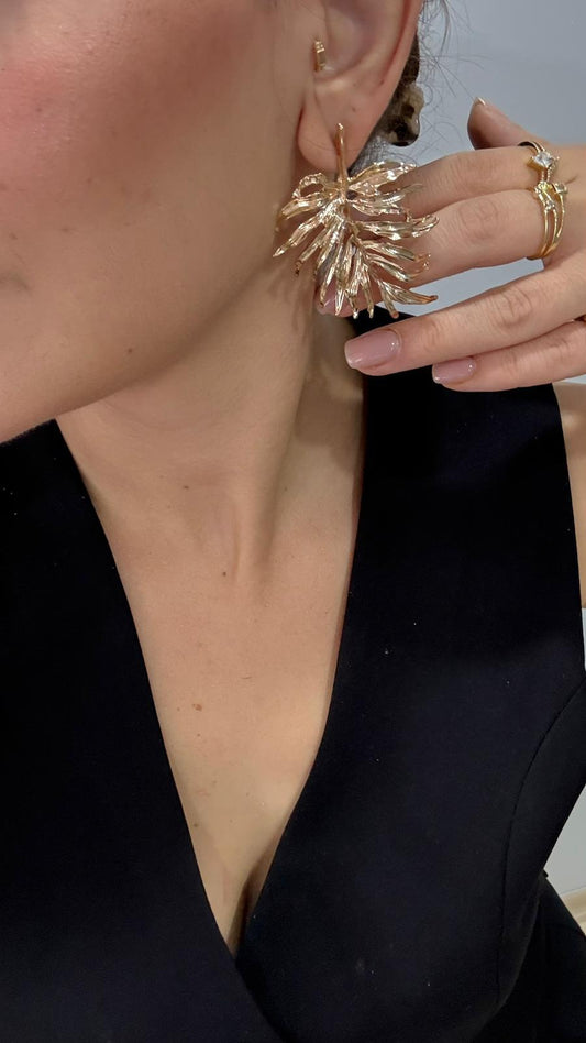 Altın Renk Yaprak Formlu Büyük - Küpe