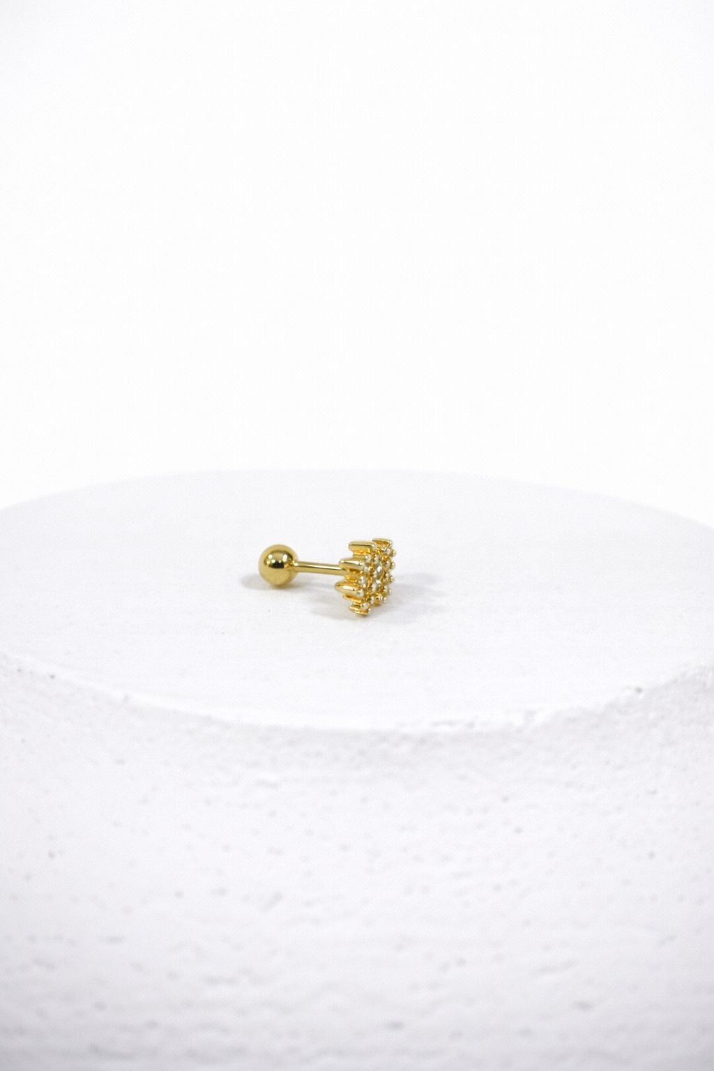 Kalpli Taş Detaylı Gold Renk Arkadan Vidalı Kıkırdak Piercing (Kopya)
