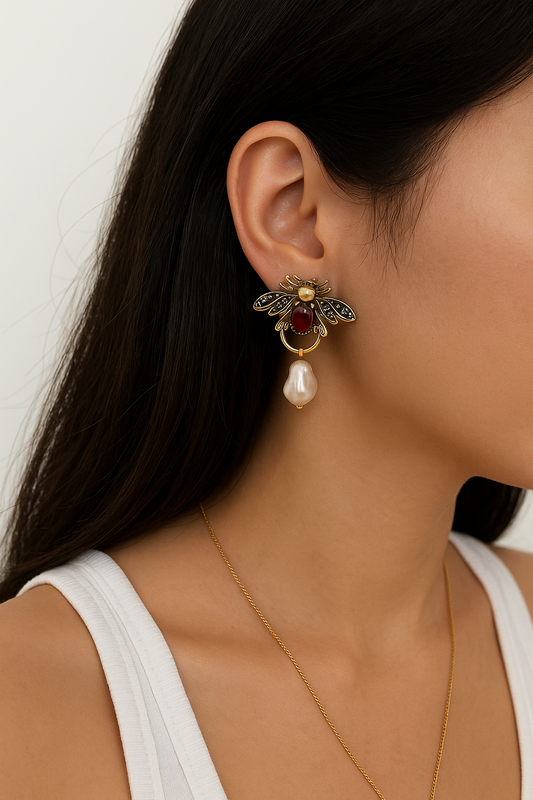 Marka Model Arı - Küpe