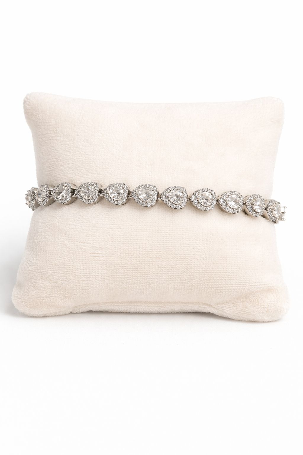 Zirkon Taşlı Kalp Motifli Zarif Bileklik