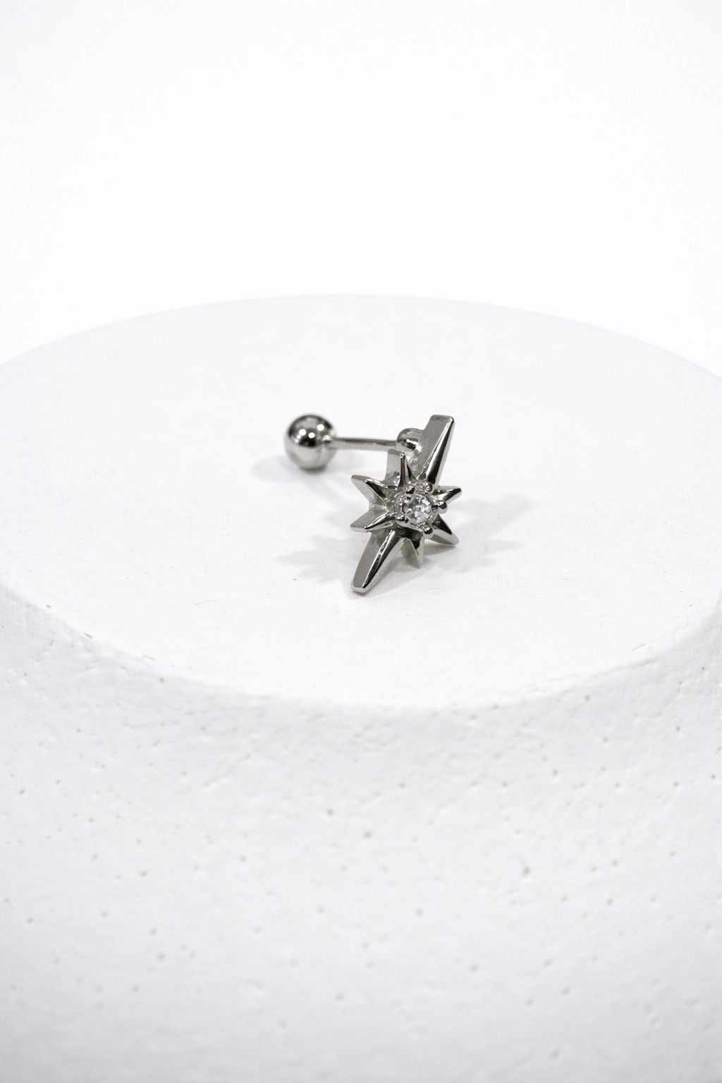 Taşlı Yıldız Detaylı Cartilage Piercing (Arkadan Vidalı)