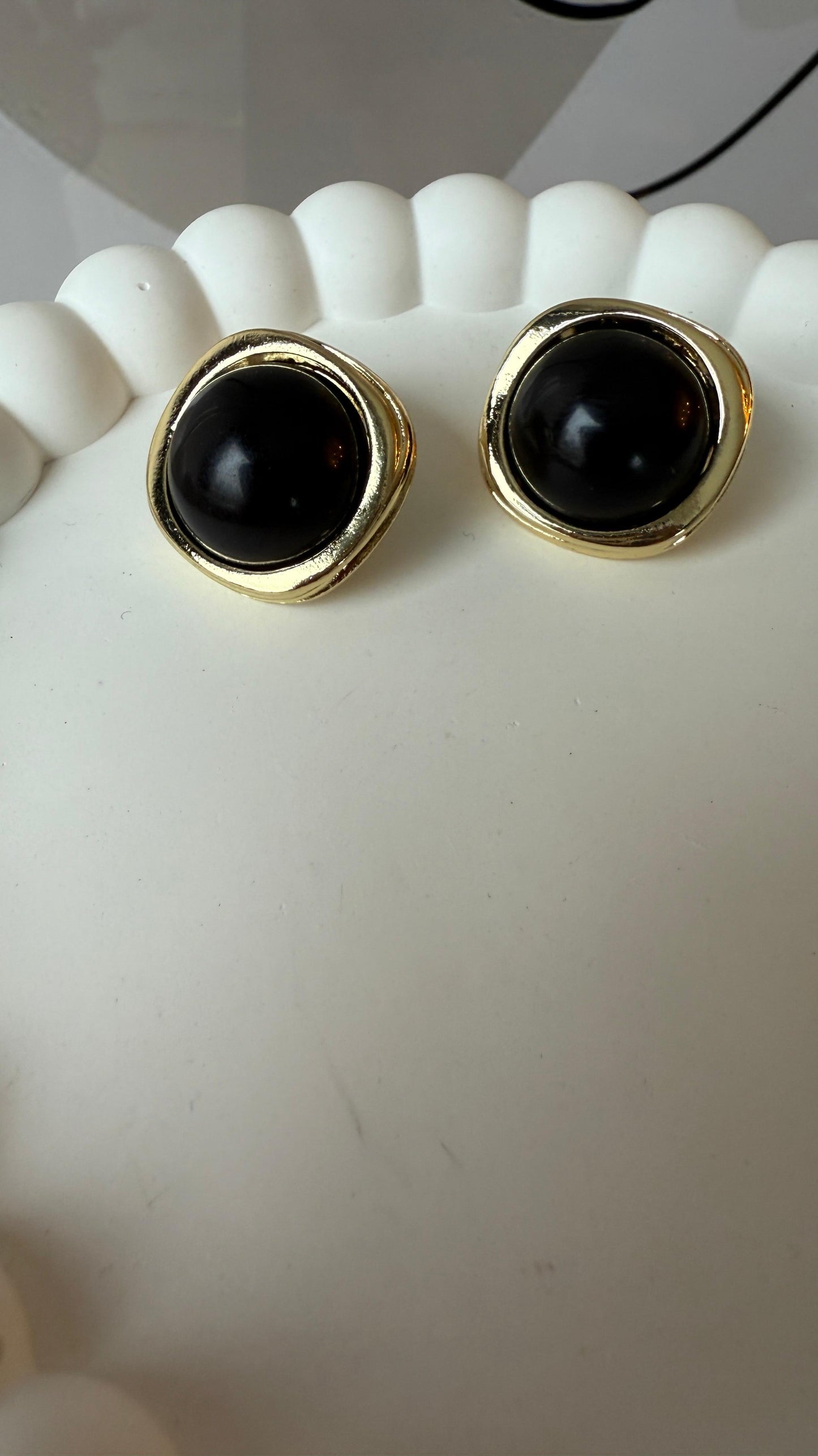 Siyah Taşlı Marka Model Gold Küpe