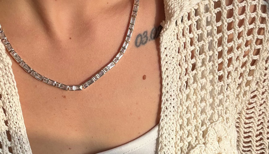 Bella Kare Taşlı Zarif - Kolye