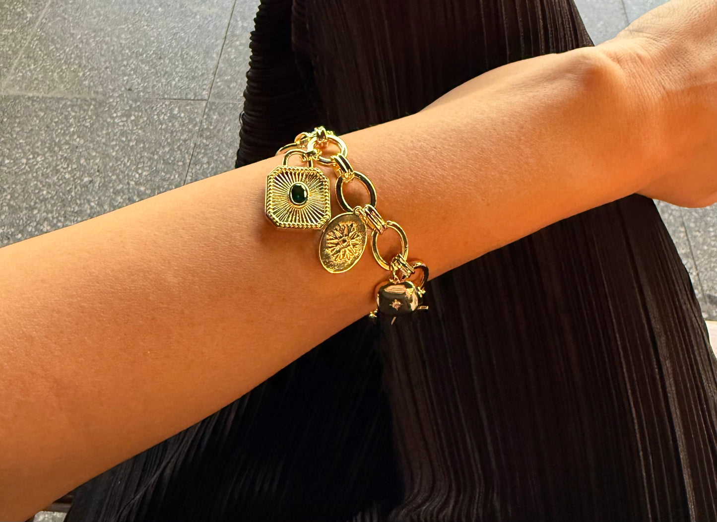 Çok Figürlü Gold Charm Bileklik
