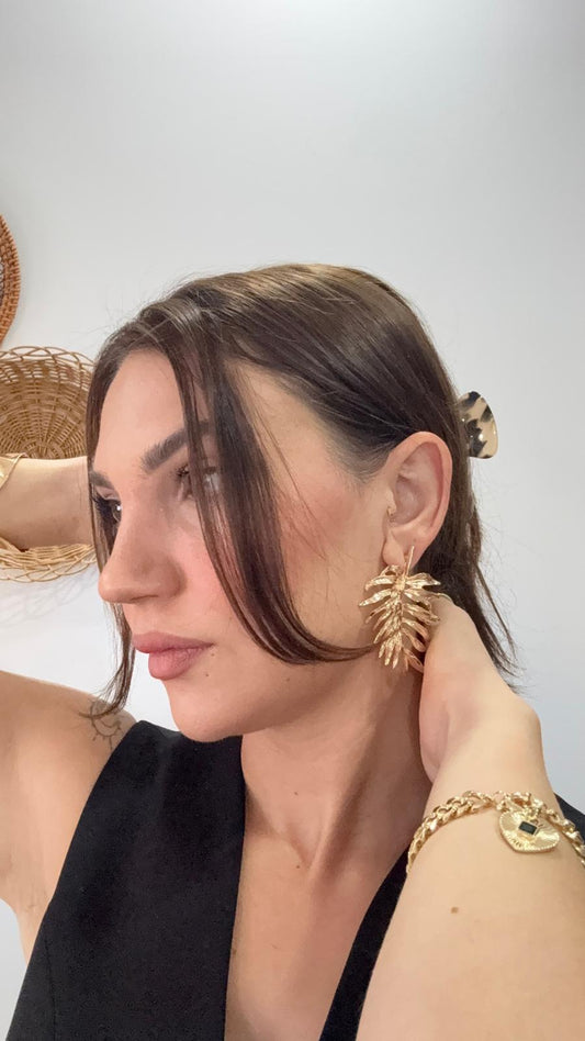 Altın Renk Yaprak Formlu Büyük - Küpe