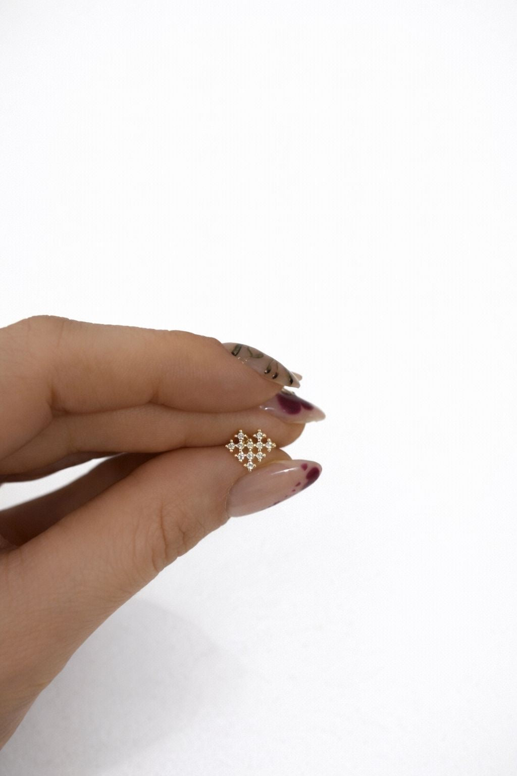 Taş Detaylı Silver Renk Arkadan Vidalı Kıkırdak Piercing