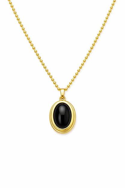 Siyah Taşlı Oval Marka Model Kolye
