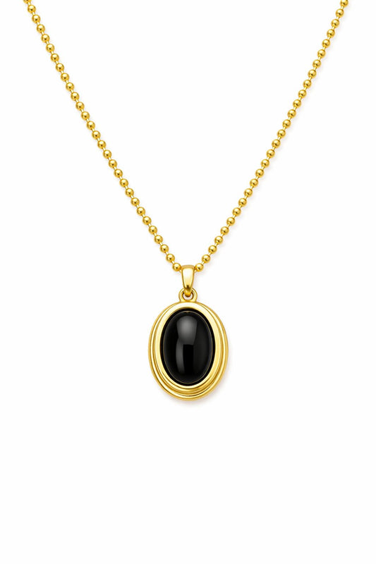 Siyah Taşlı Oval Marka Model Kolye