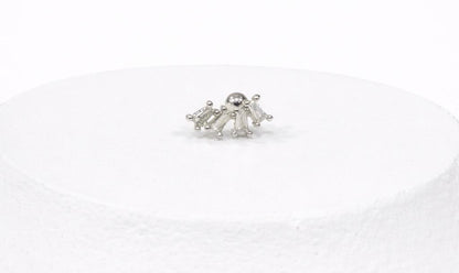 Taş Detaylı Silver Renk Arkadan Vidalı Kıkırdak Piercing